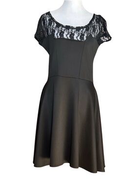 NWT Made in Heaven Black Lace Yoke Fit & Flare Skater Dress Size Medium M New‎